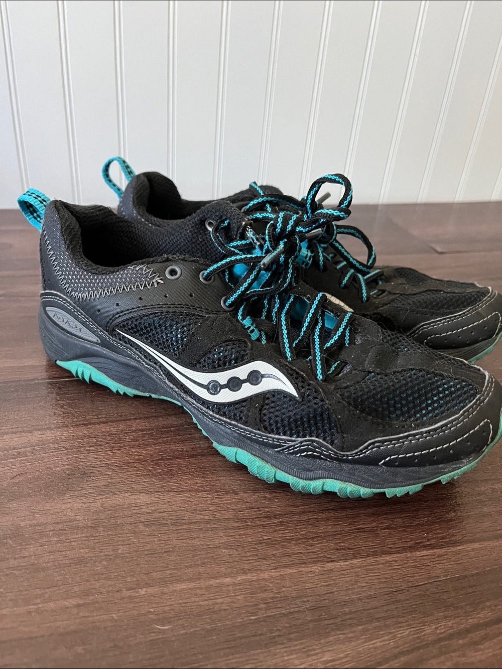 Saucony Women's Black and Teal Trail Sneakers